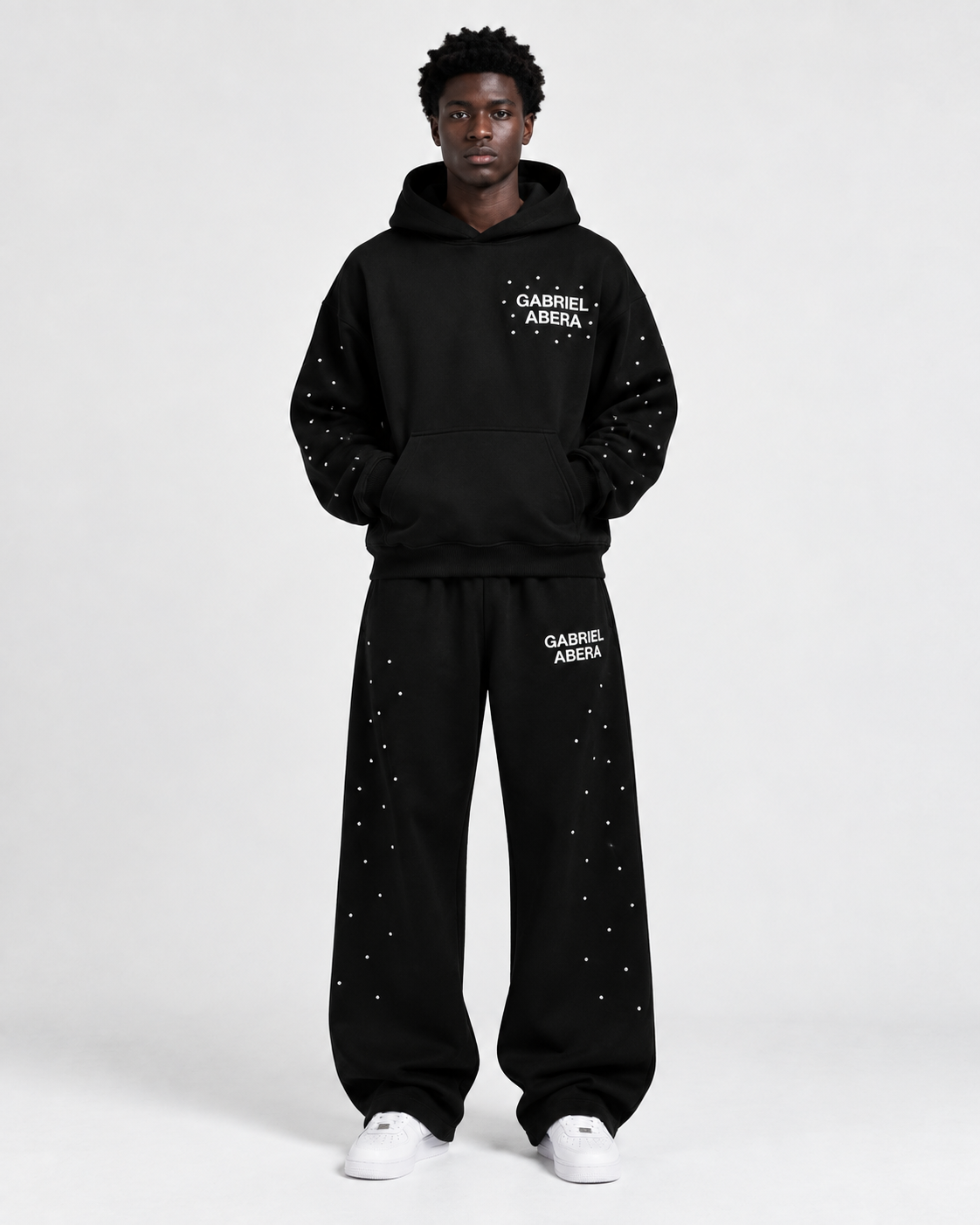 Unisex schwarzer Astral Jogger von GABRIEL ABERA mit handgesetzten Rhinestones und hochwertiger Strassstein-Veredelung
