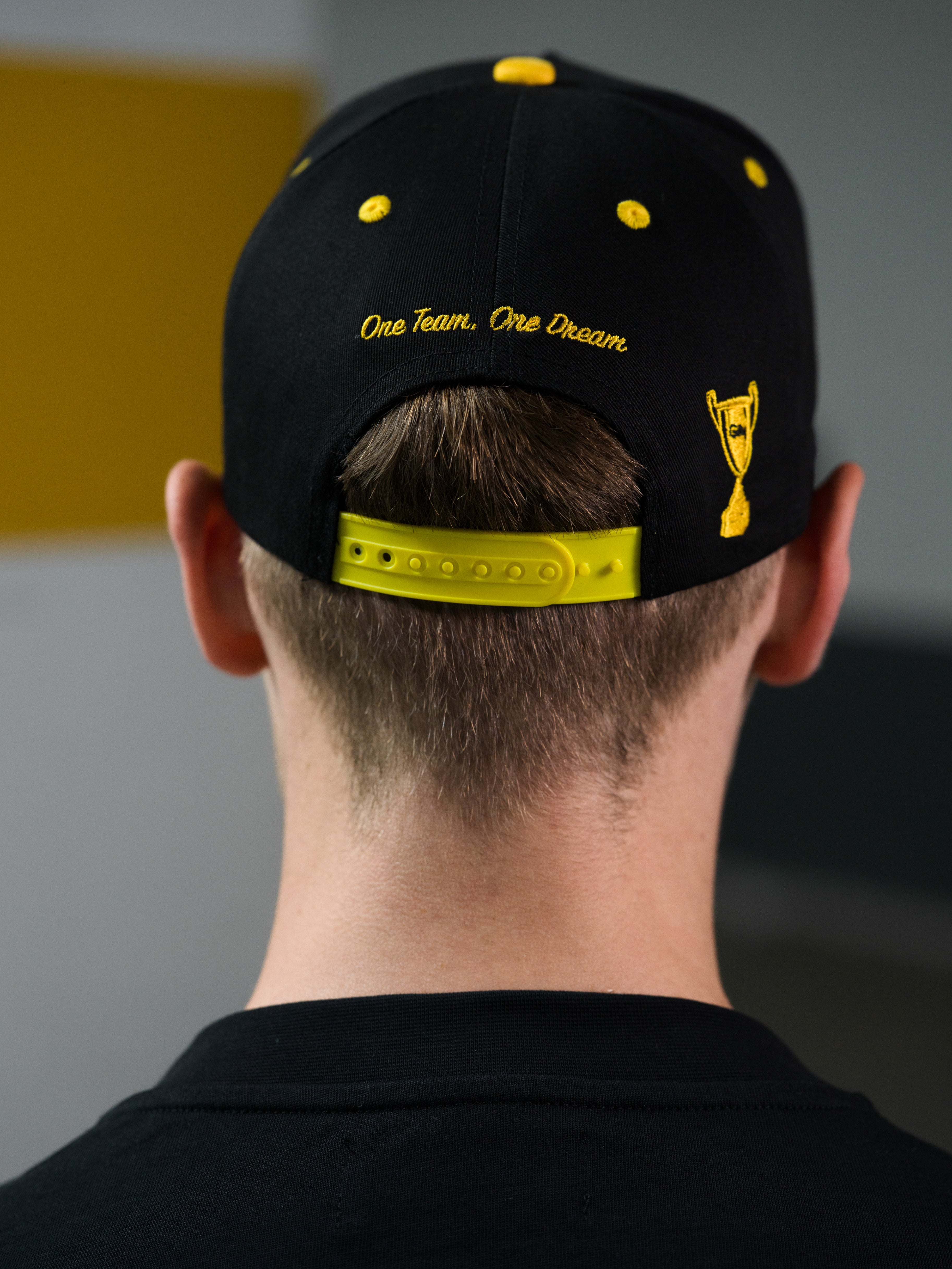 ONE TEAM ONE DREAM SNAPBACK - BLACK/YELLOW