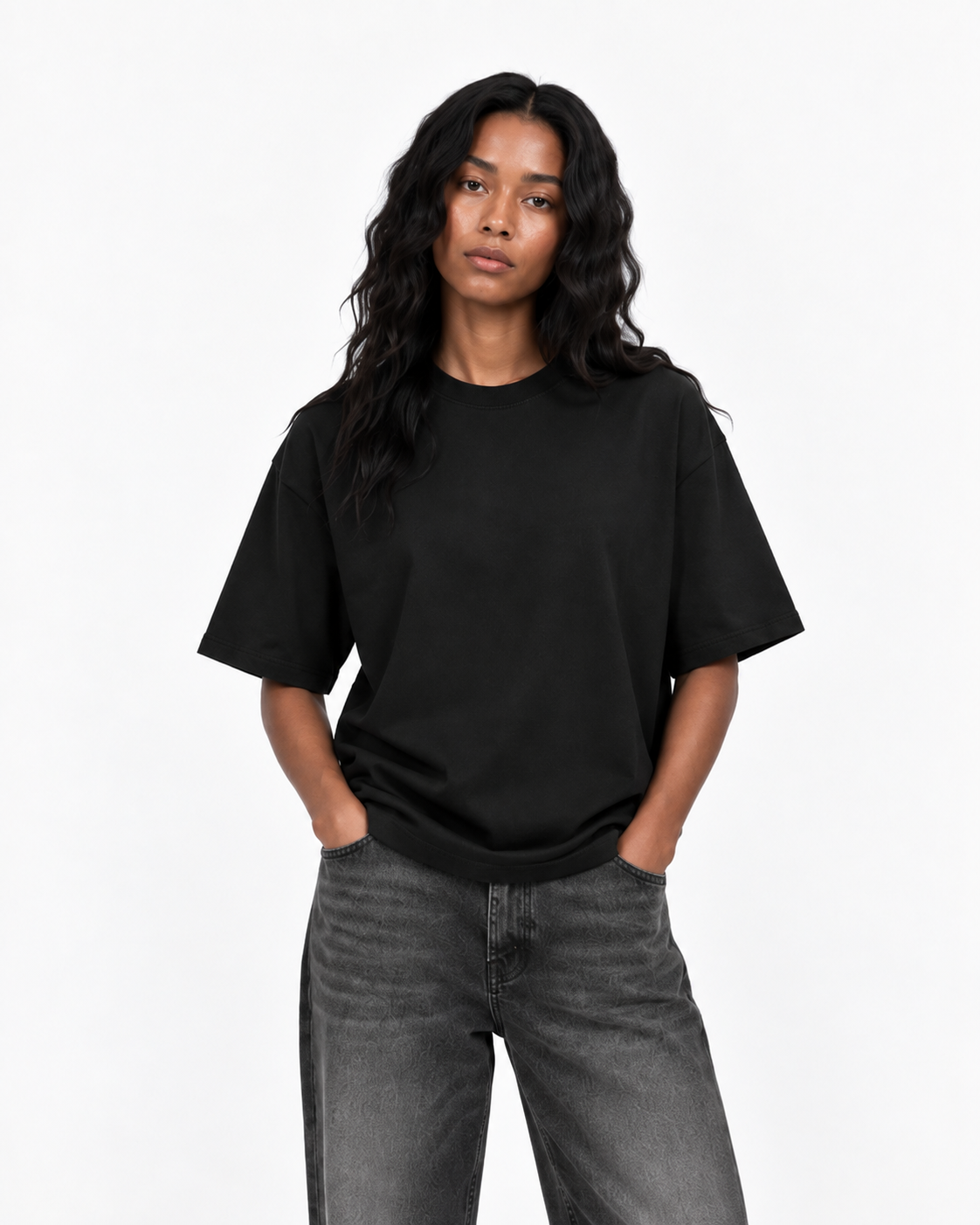 Detailaufnahme des hochwertigen schwarzen Materials des GABRIEL ABERA Plain T-Shirts