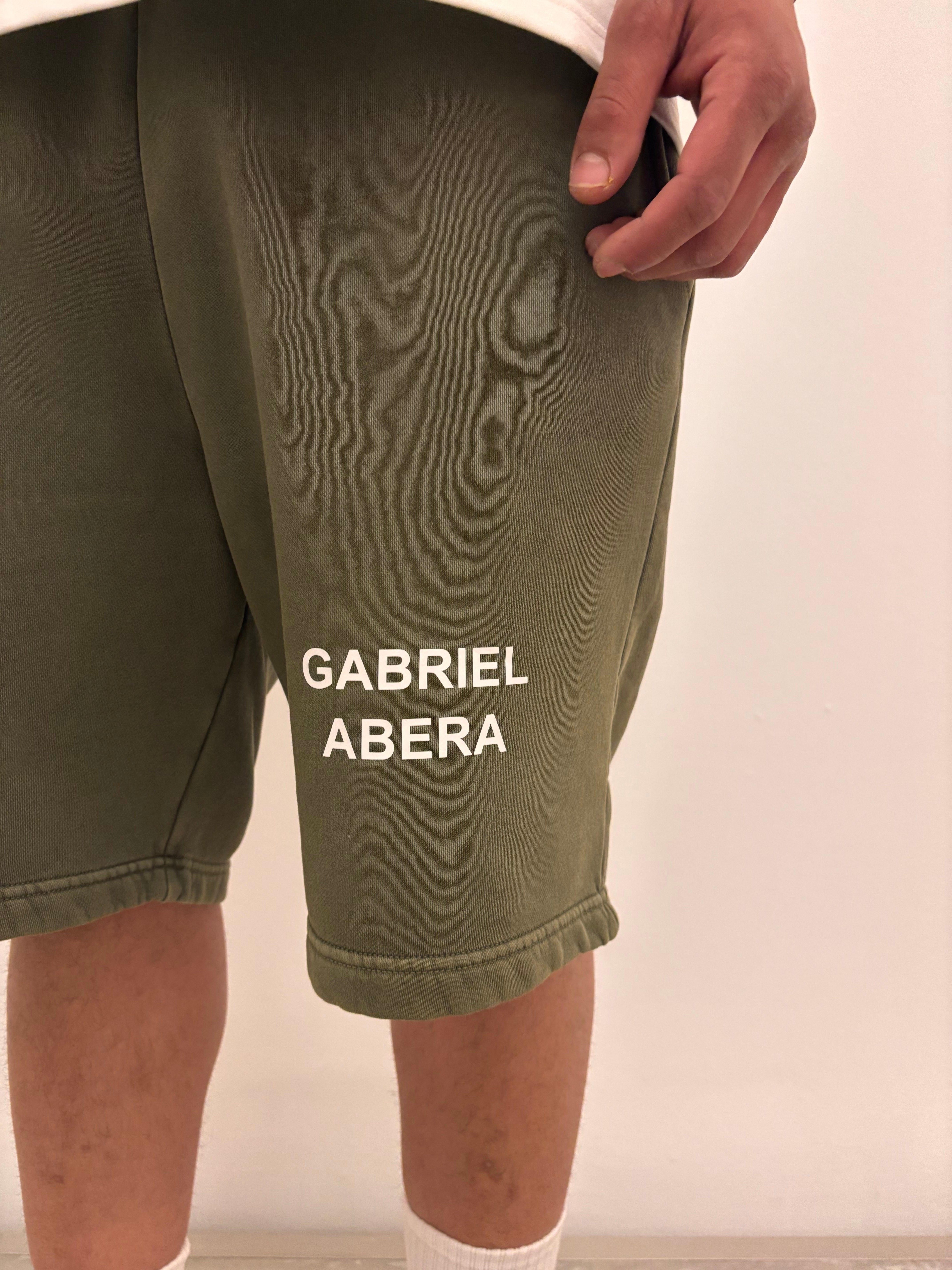 Close-up of waistband, fabric and embroidery – 360 gsm Baumwolle