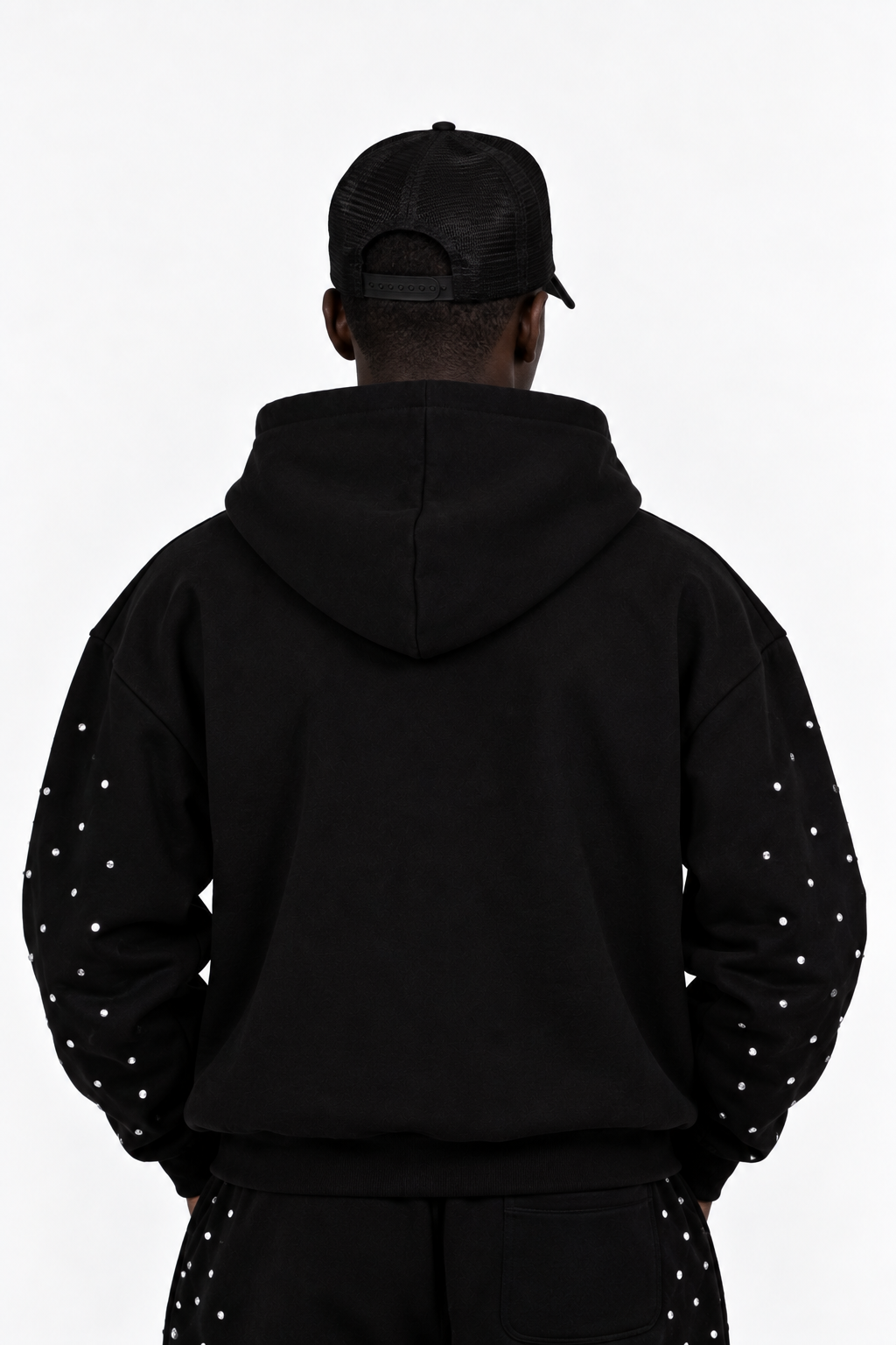 Schwarze Unisex Foam Cap von GABRIEL ABERA im urbanen Premium Streetwear Look mit gesticktem Equal Design