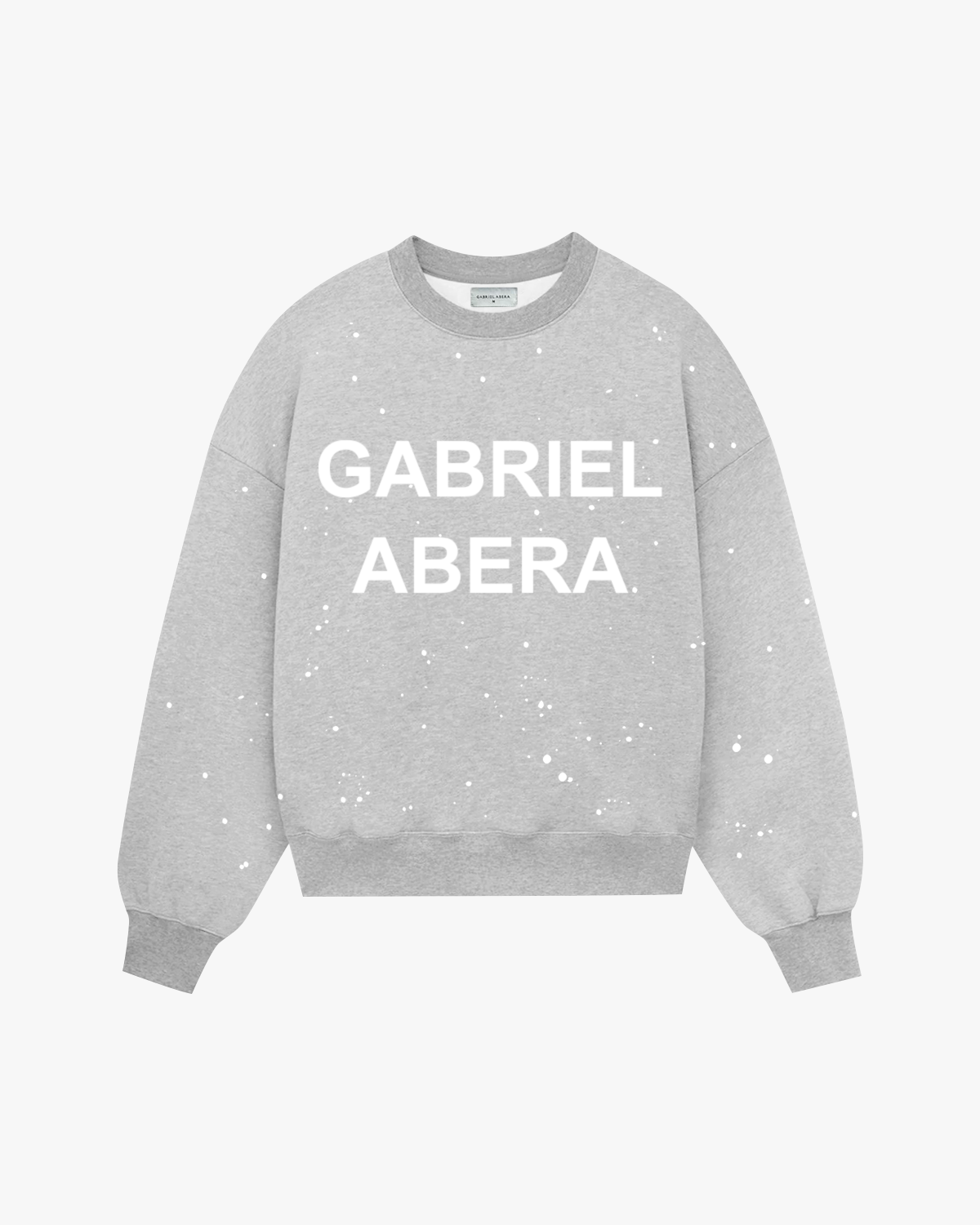 Grey Splattered Sweater mit handbemaltem Splatter-Design, oversized Fit und bold white Puff Print auf der Brust – perfect für urban Streetwear.
