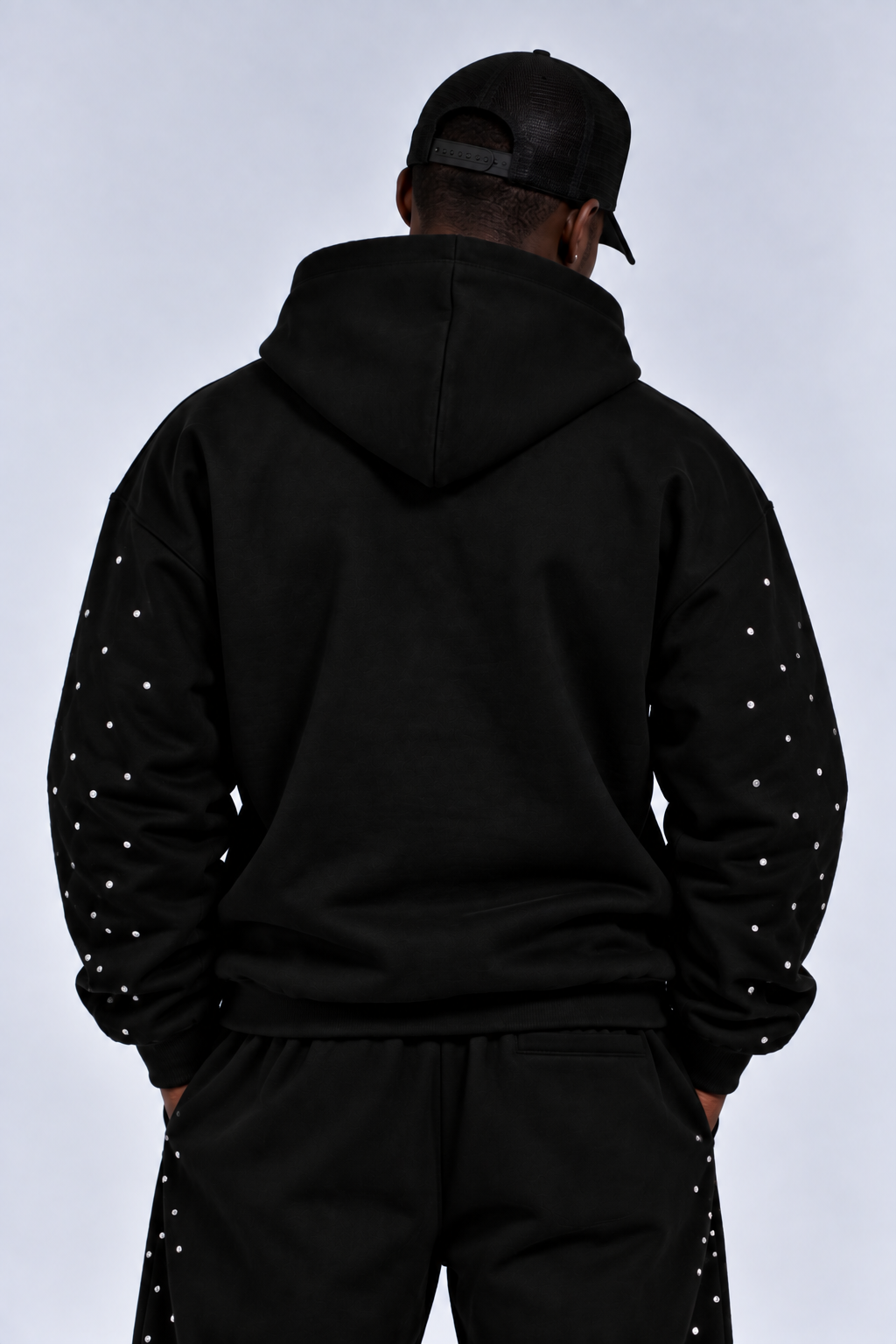 Rückansicht der schwarzen GABRIEL ABERA Foam Kappe im klassischen Streetwear Baseball Cap Style