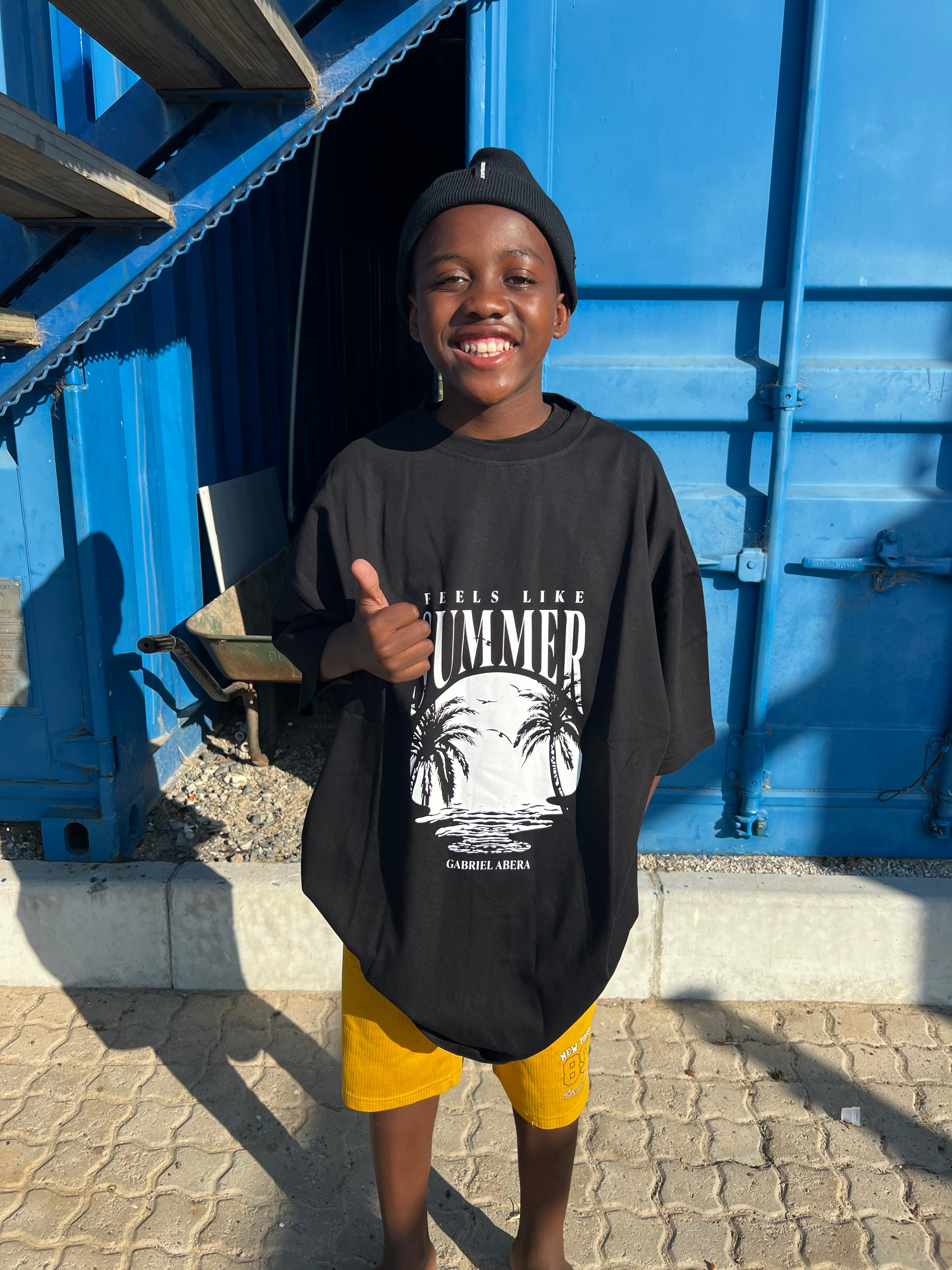 Strahlende Kids beim Cup of Hope, gekleidet in GABRIEL ABERA Streetwear Fashion im Township Lwandle.