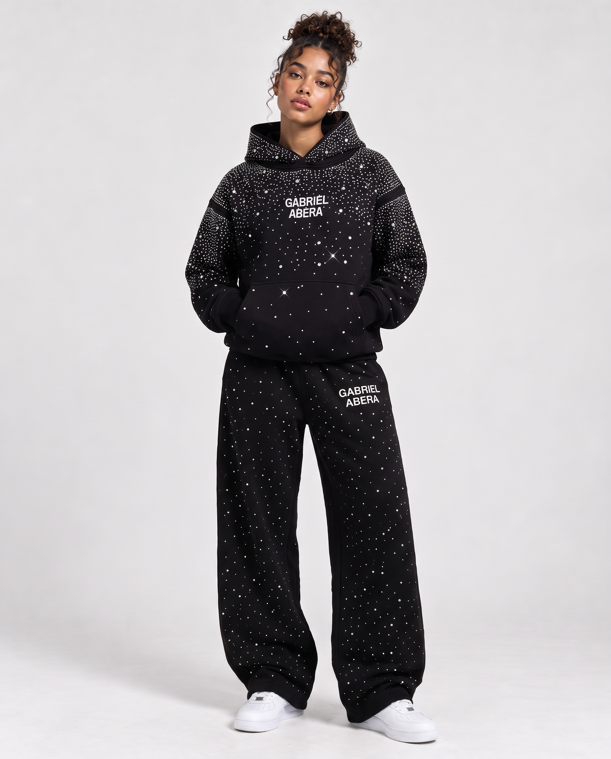 ABERA Universe Rhinestone Set aus schwarzem Hoodie und passenden Unisex Pants mit handgesetzten Strasssteinen