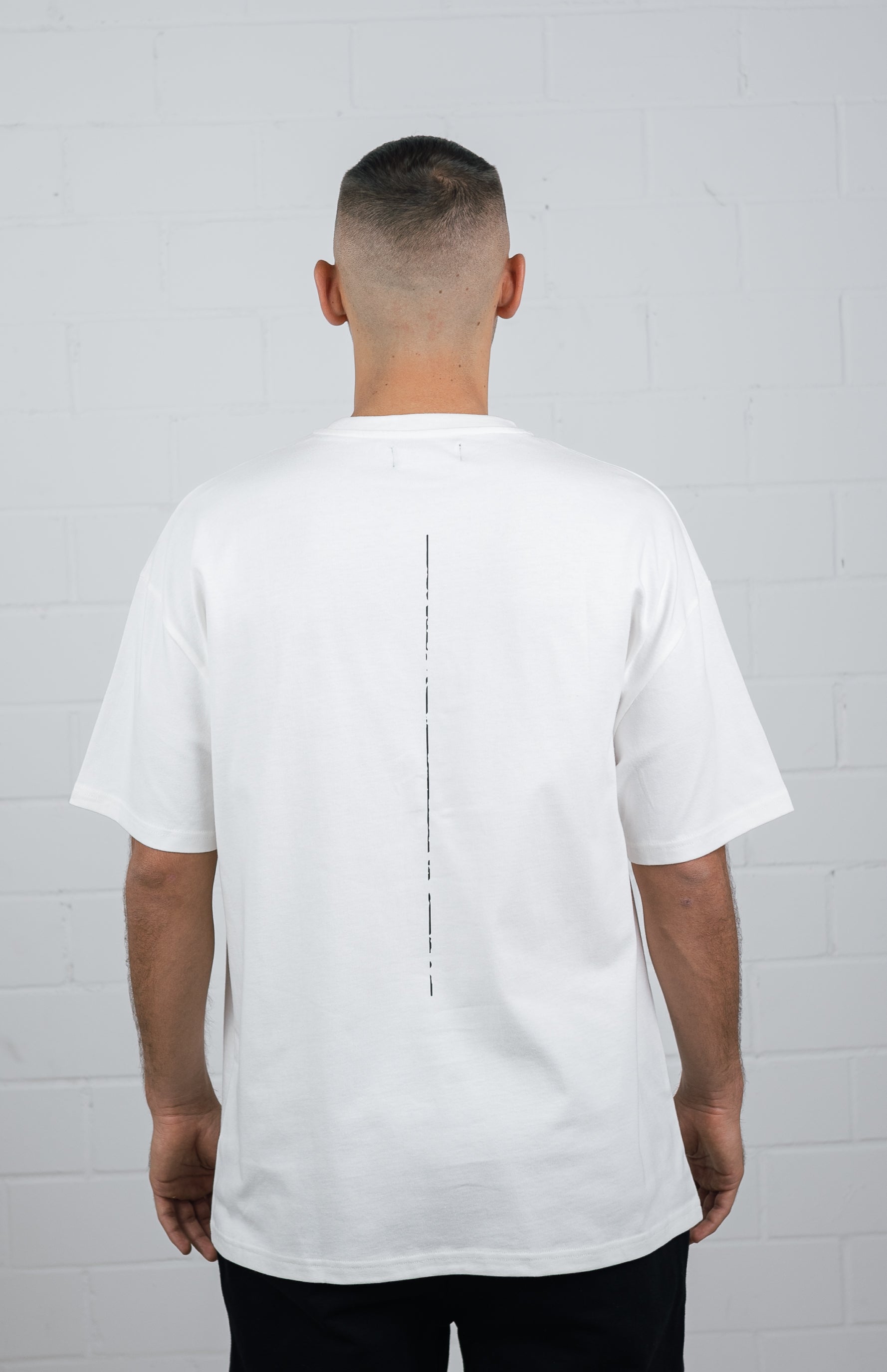 Male model wearing a White oversize tshirt