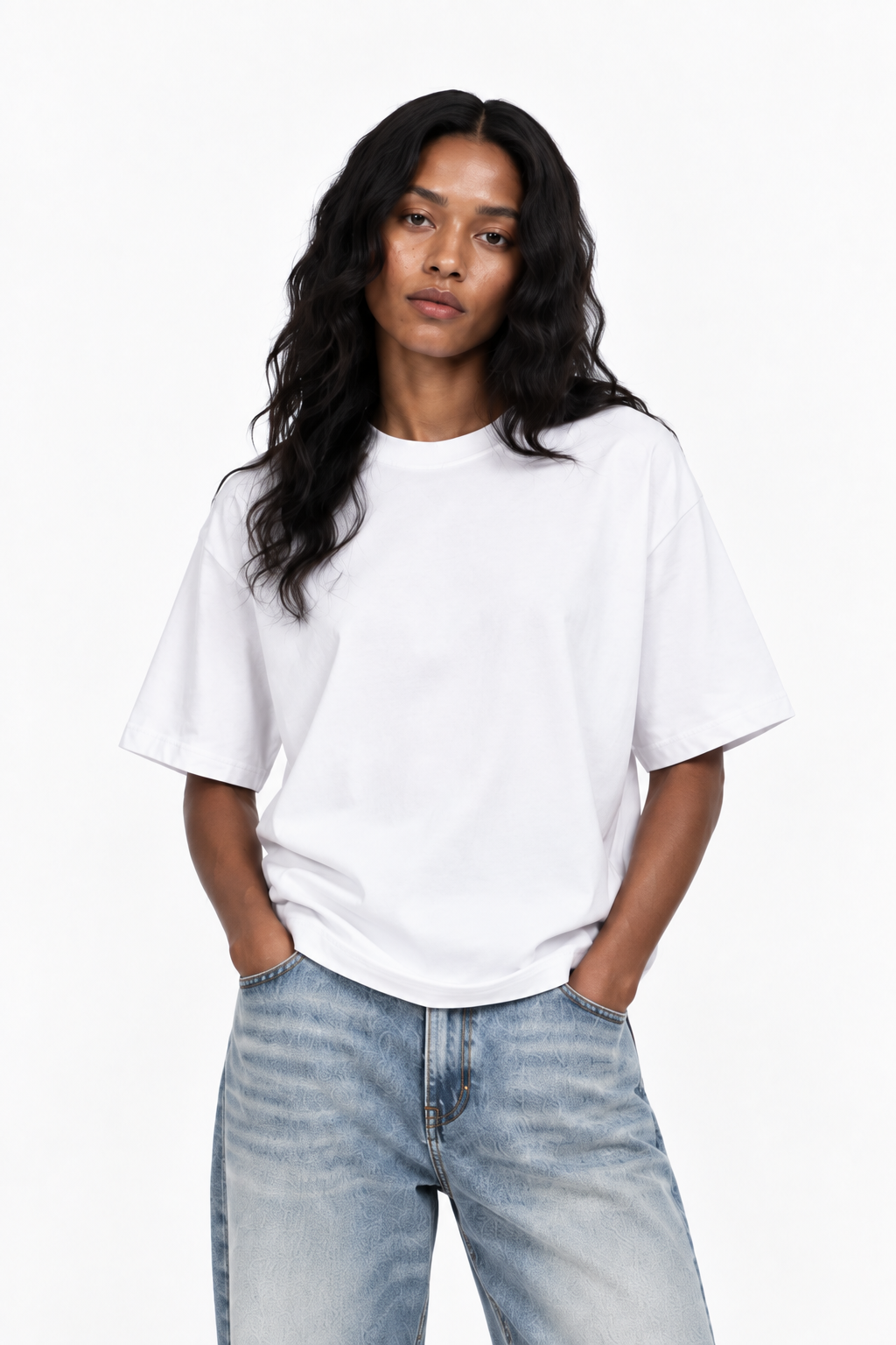 Cream White GABRIEL ABERA T-Shirt im urbanen Unisex Streetwear Look mit minimalistischer Ästhetik