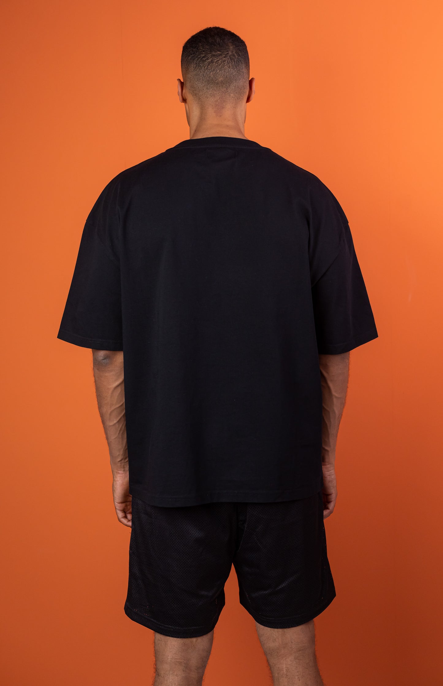 Male model wearing a Black oversize tshirt 