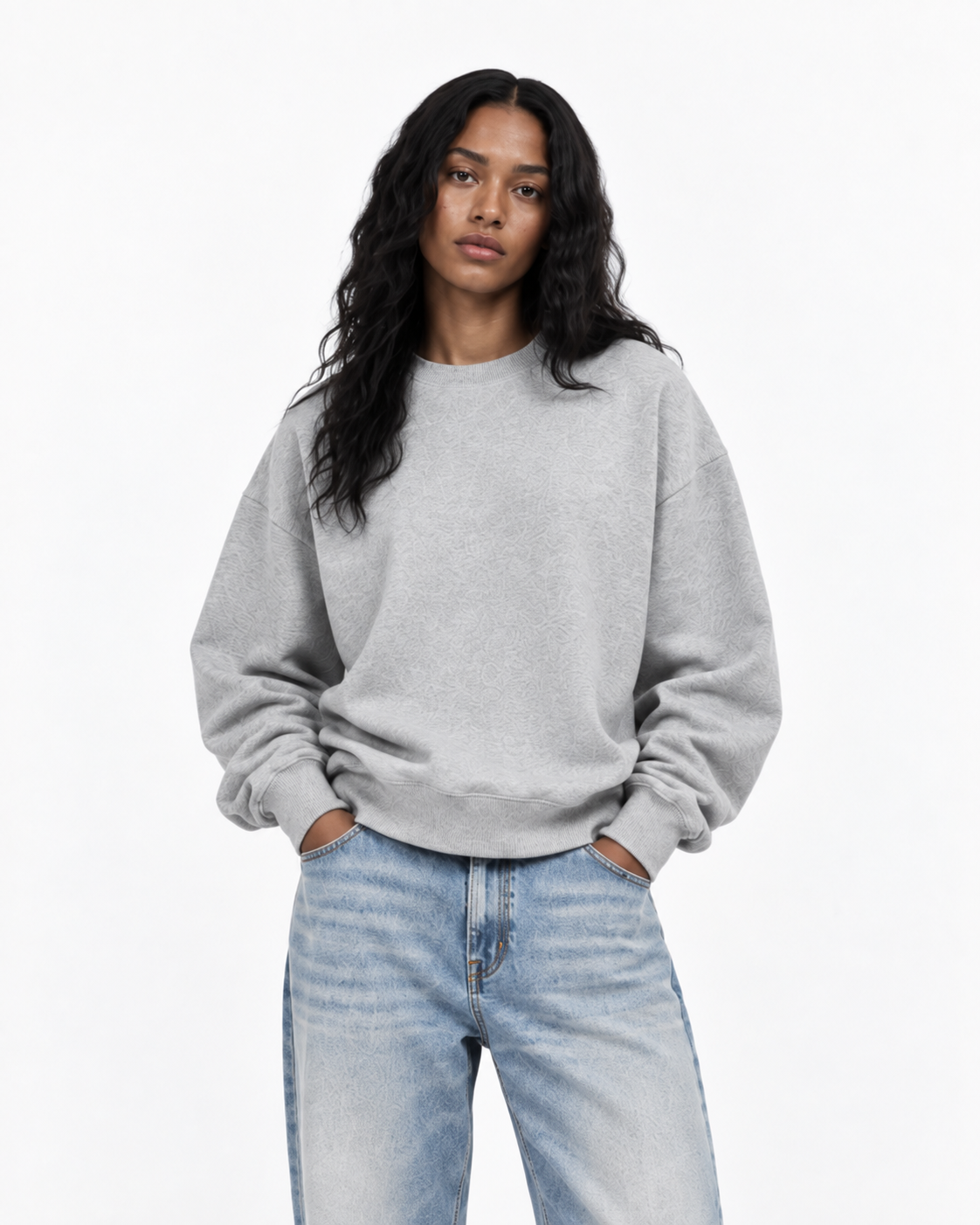 Grauer GABRIEL ABERA Sweater im urbanen Unisex Streetwear Look mit minimalistischer Ästhetik