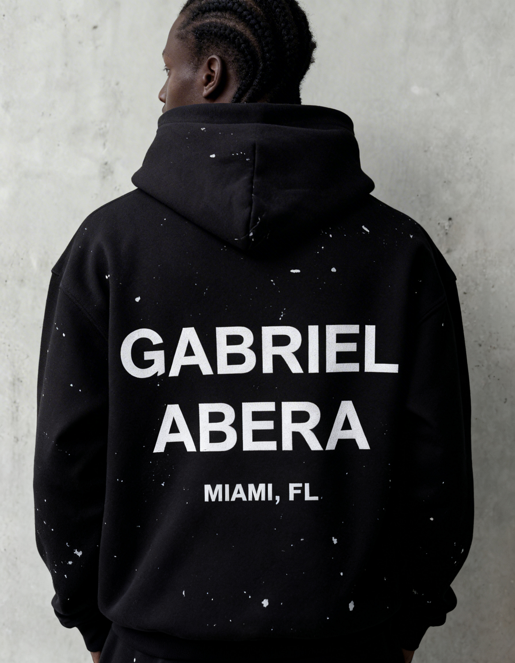 Rückenansicht des GABRIEL ABERA Splattered Puff Hoodie Black/White mit weißem Puff-Print