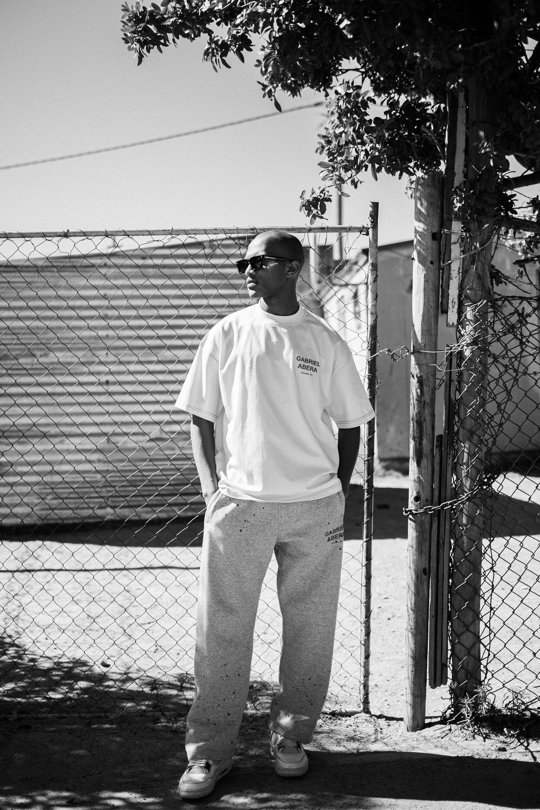 Full Tracksuit von GABRIEL ABERA – Hoodie & Sweatpants im Township Look.