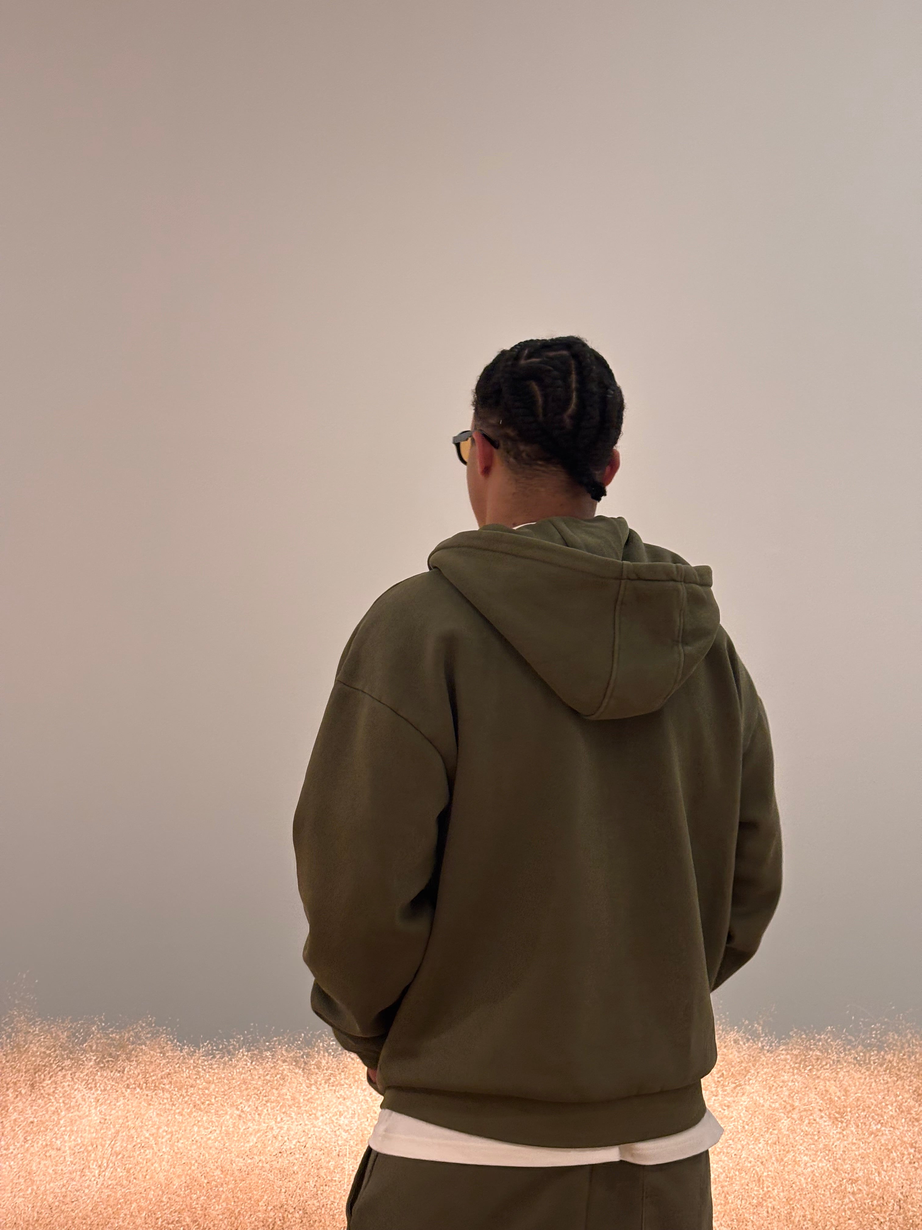 Back on model – vintage washed hoodie mit Logo-Stick