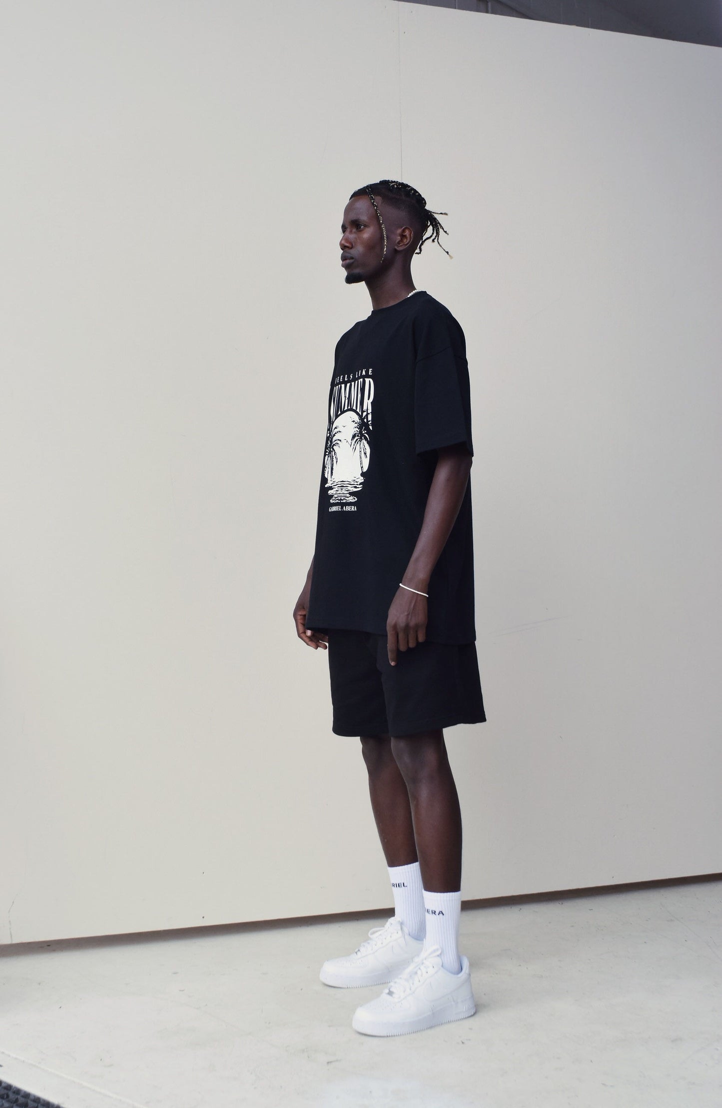 FEELS LIKE SUMMER T-SHIRT - BLACK