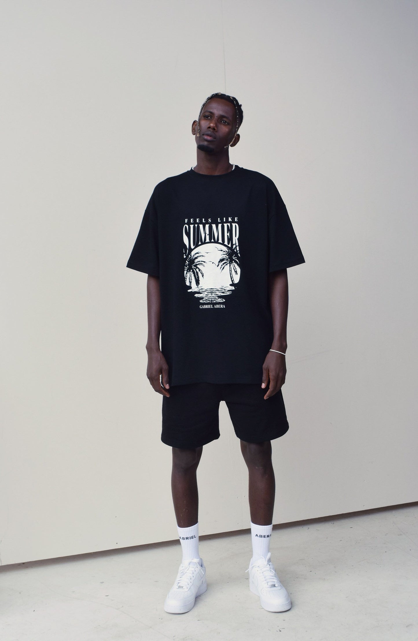 FEELS LIKE SUMMER T-SHIRT - BLACK