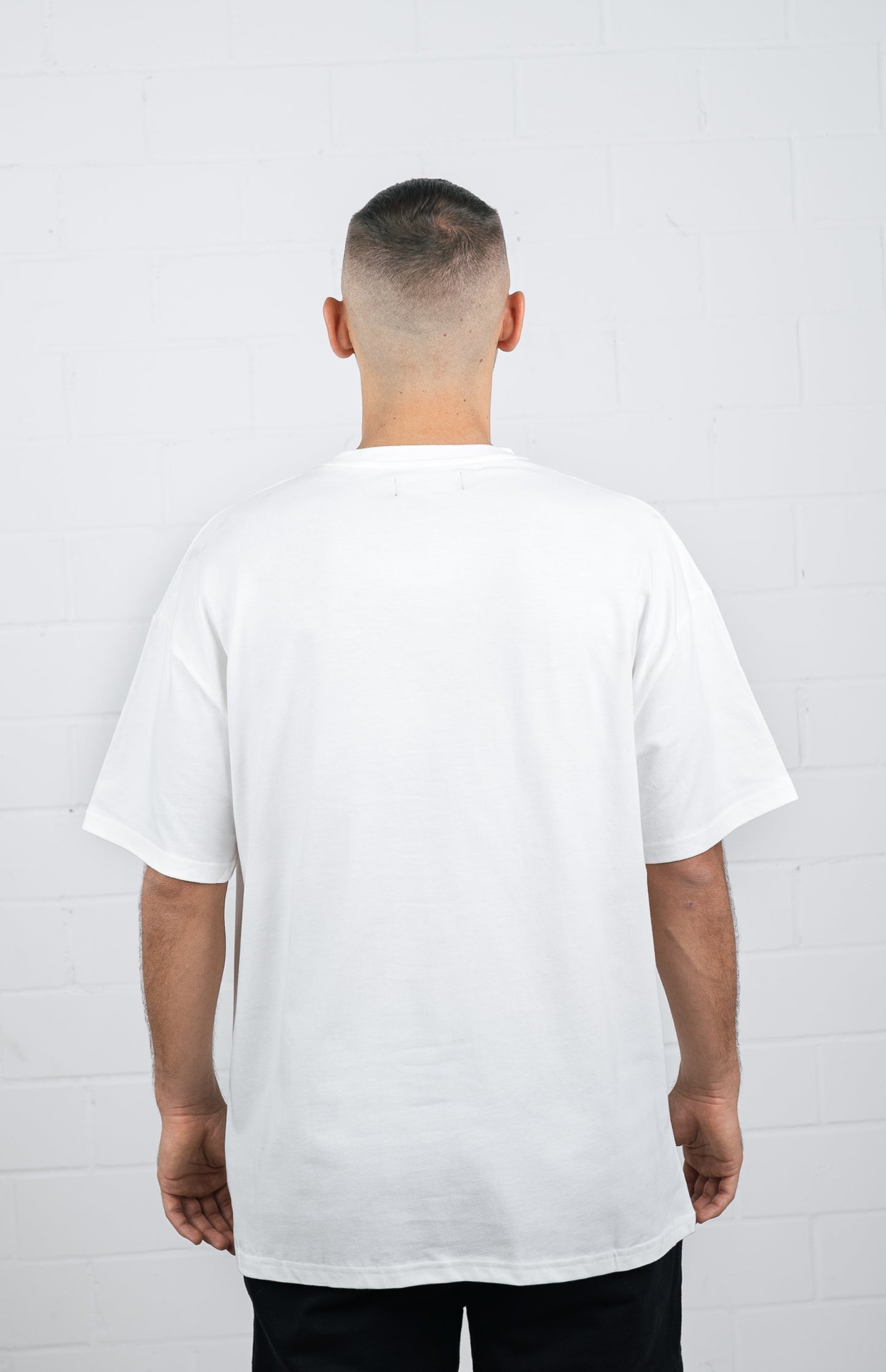 Male model wearing a White oversize t shirt 