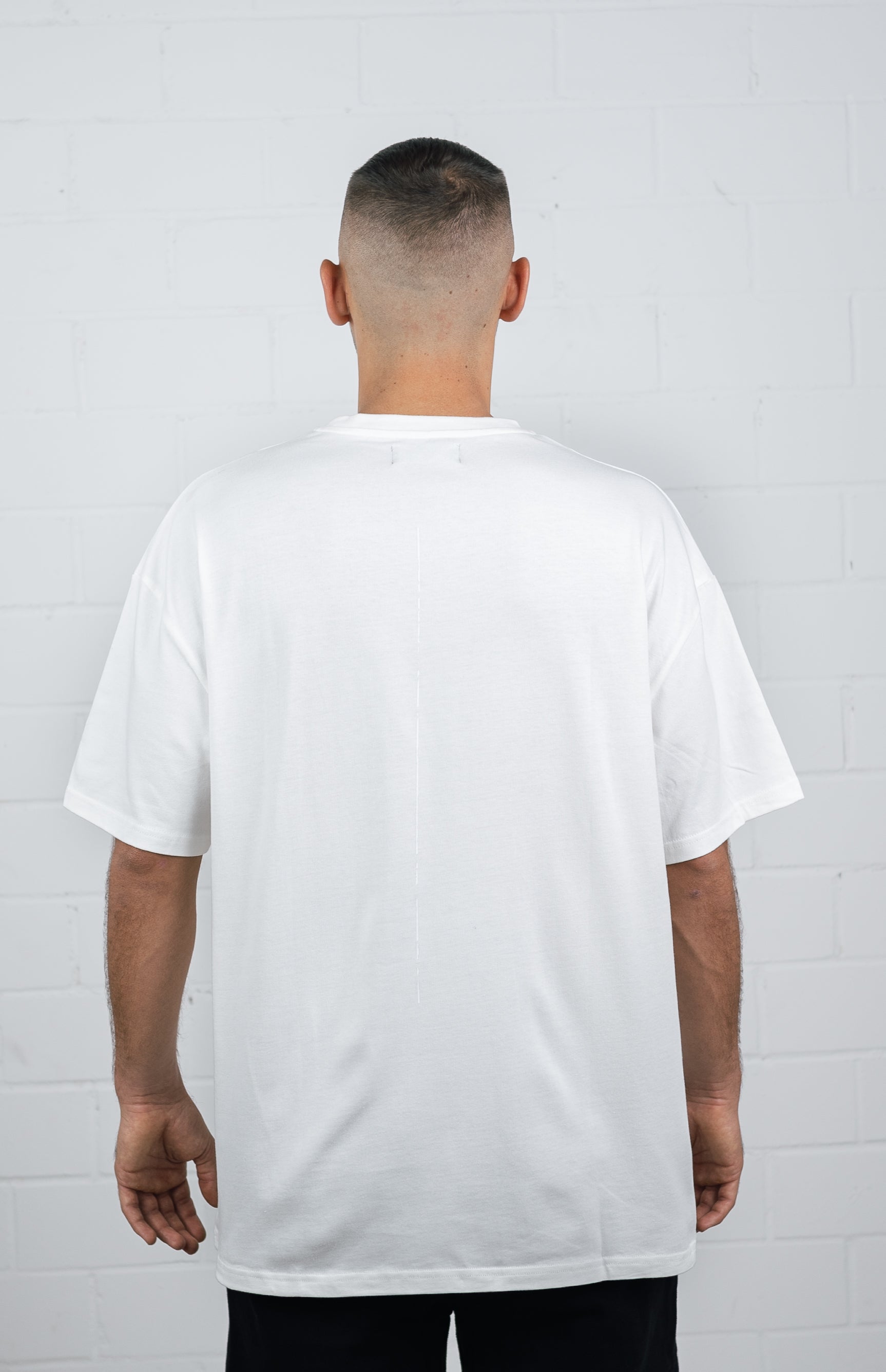 male model wearing a White oversize tshirt 