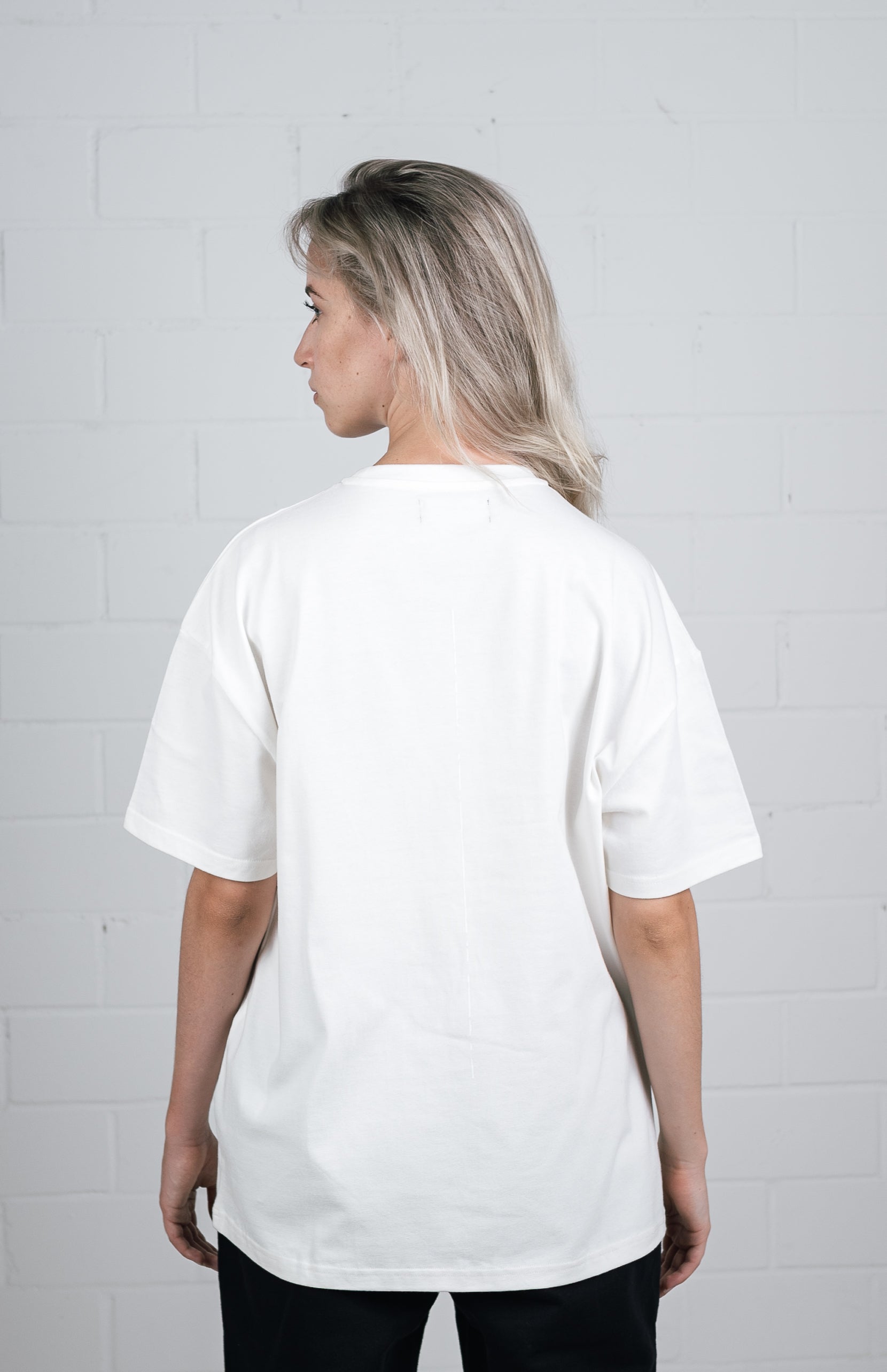 Female model wearing a White oversize tshirt 